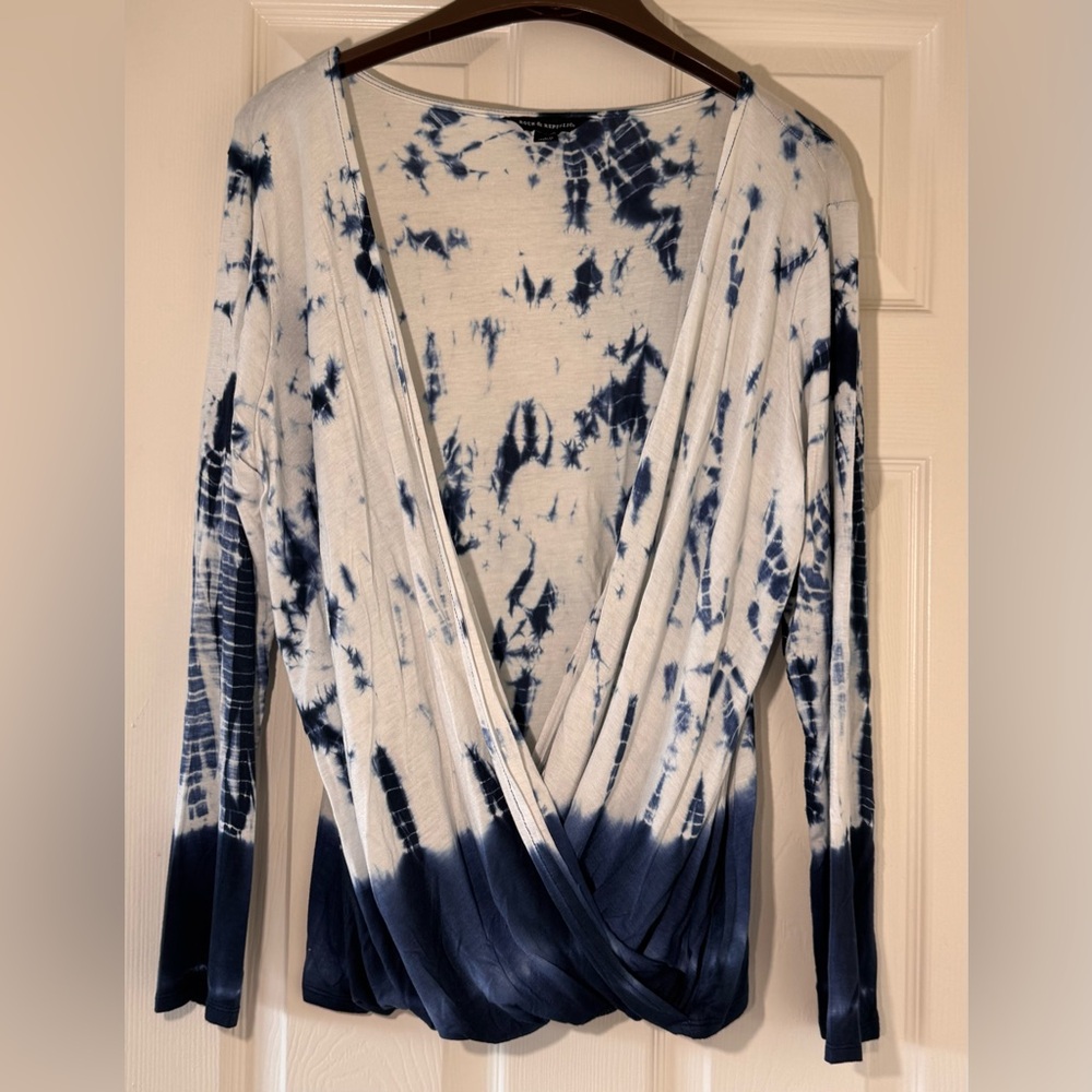 Tie-Dye Wrap Front Long Sleeve Top - Navy/White